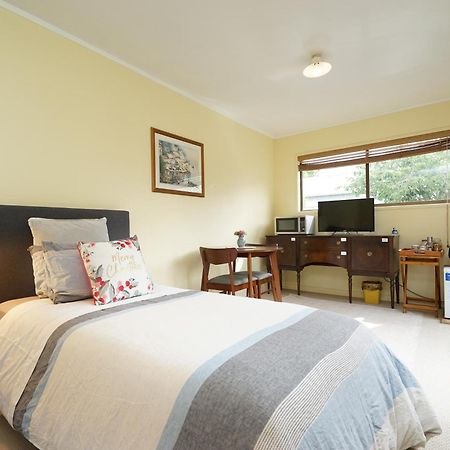 One Bedroom Unit Close To Claudeland Park Hamilton Ngoại thất bức ảnh