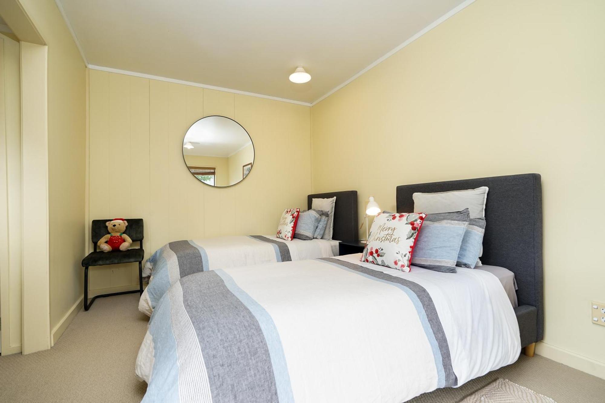 One Bedroom Unit Close To Claudeland Park Hamilton Ngoại thất bức ảnh