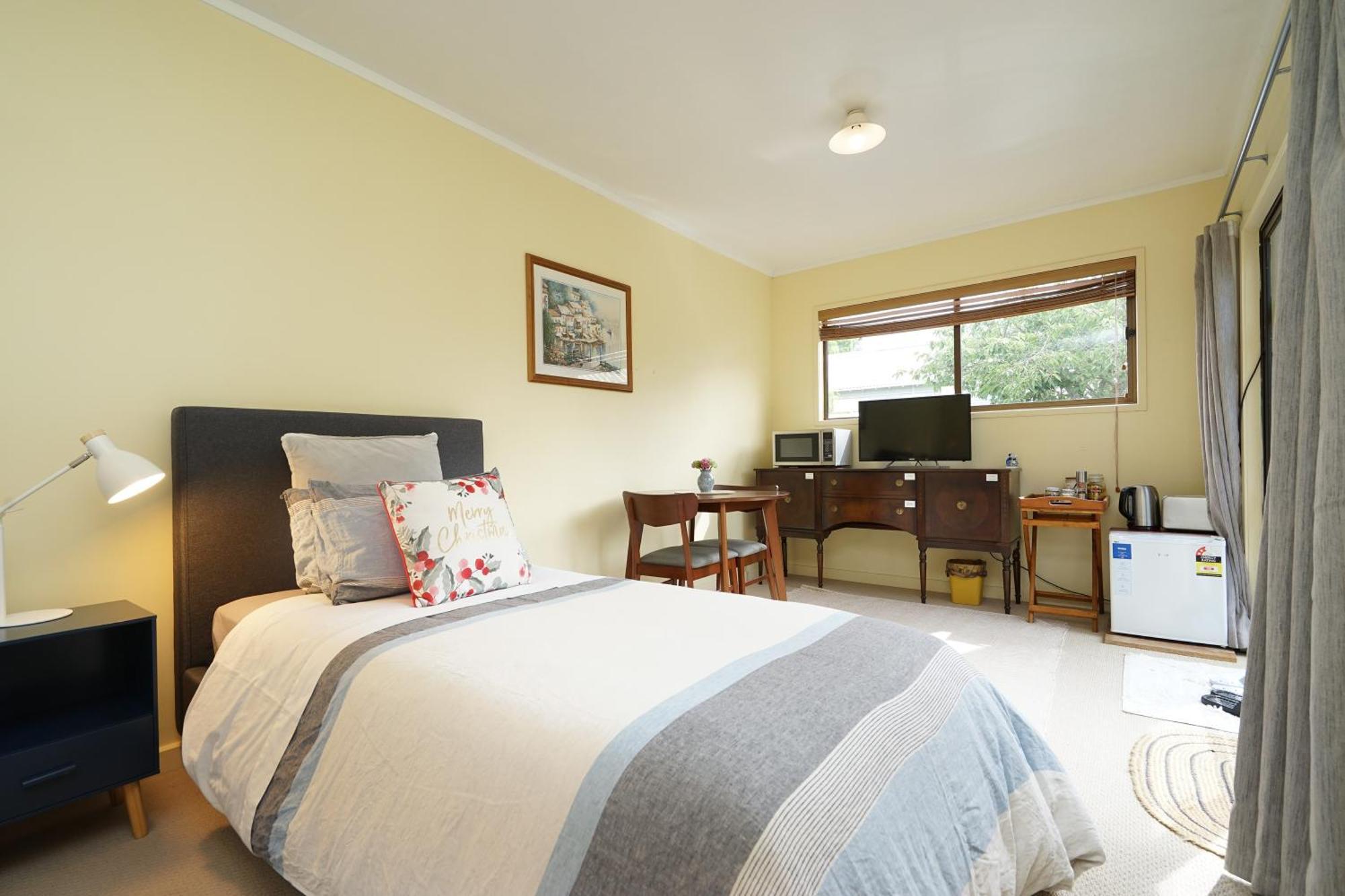 One Bedroom Unit Close To Claudeland Park Hamilton Ngoại thất bức ảnh