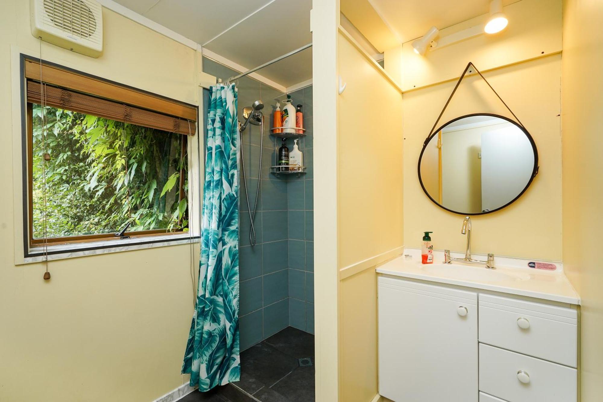 One Bedroom Unit Close To Claudeland Park Hamilton Ngoại thất bức ảnh