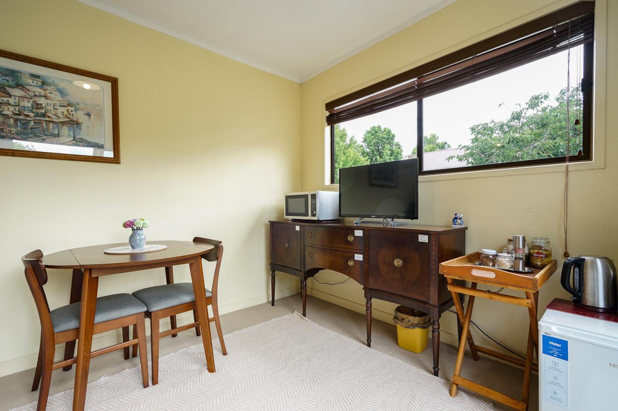 One Bedroom Unit Close To Claudeland Park Hamilton Ngoại thất bức ảnh