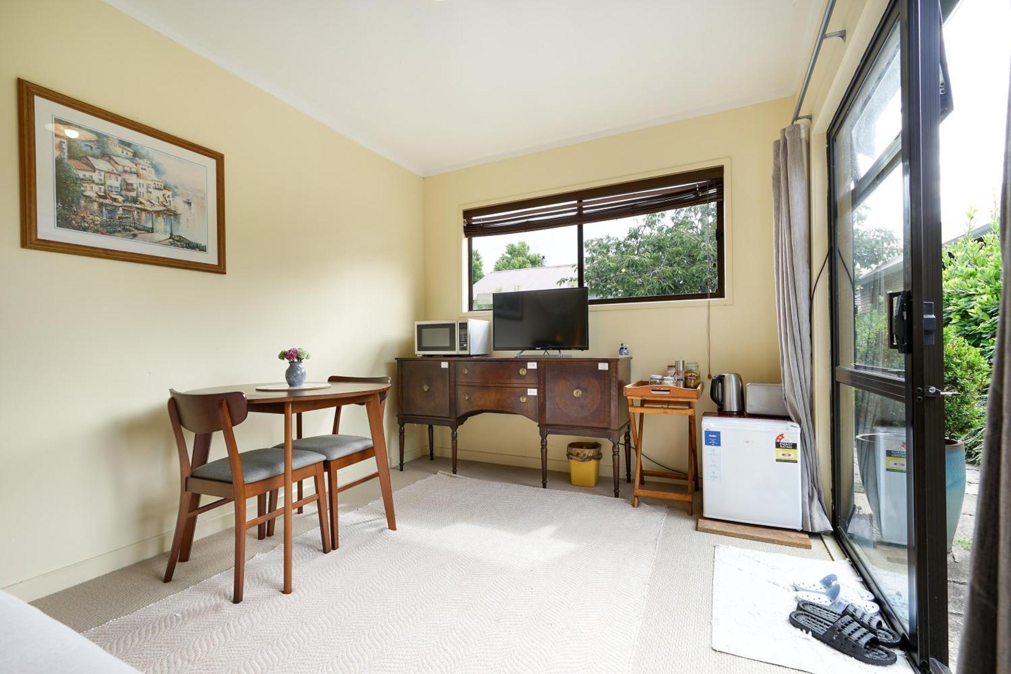 One Bedroom Unit Close To Claudeland Park Hamilton Ngoại thất bức ảnh